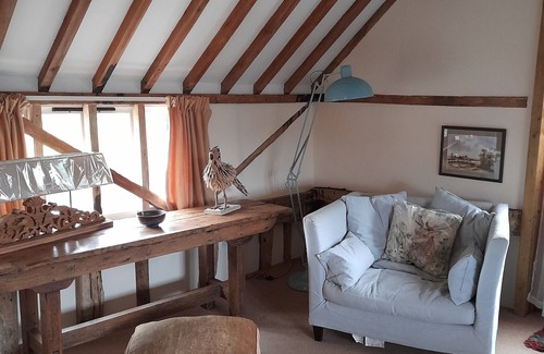 Chediston House | Gorgeous 2 bedroom Barn, Pet friendly, close to Halesworth