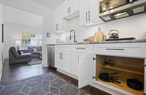 East Side Apartment | Gorgeous Getaway | Renovated Luxury in Great Area