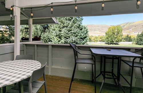 Eagle-Vail Condo | Gorgeous Golf Course Townhome, Private Hot Tub, Minutes to Vail/Beaver Creek