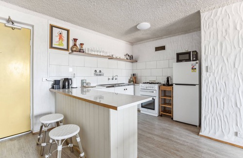 Glenelg Apartment | Gorgeous Gordon Street Getaway