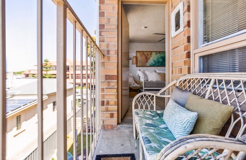 Glenelg Apartment | Gorgeous Gordon Street Getaway