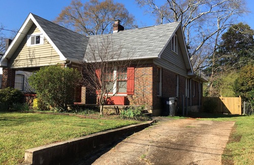 Jefferson Park House | Gorgeous home in an incredible neighborhood close to everything!