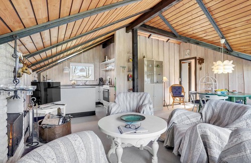 Dannemare House | Gorgeous home in Dannemare with kitchen