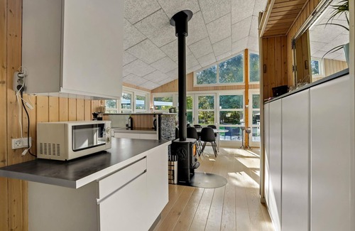 Dannemare House | Gorgeous home in Dannemare with kitchen