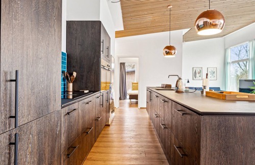 Øer Strand House | Gorgeous home in Ebeltoft with kitchen