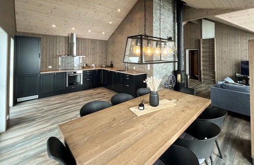 Evje House | Gorgeous home in Evje with lake view