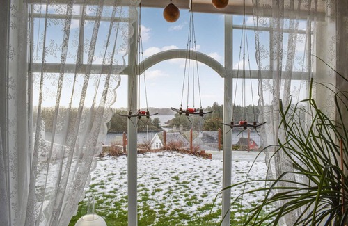 Fjell House | Gorgeous home in Fjell with WiFi