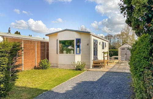 Heinkenszand House | Gorgeous home in Heinkenszand with WiFi