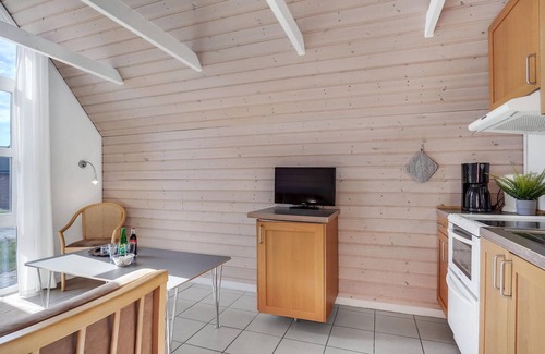 Hadsund House | Gorgeous home in Hadsund with kitchen