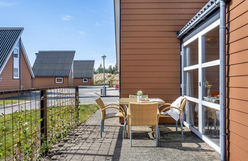 Hadsund House | Gorgeous home in Hadsund with kitchen