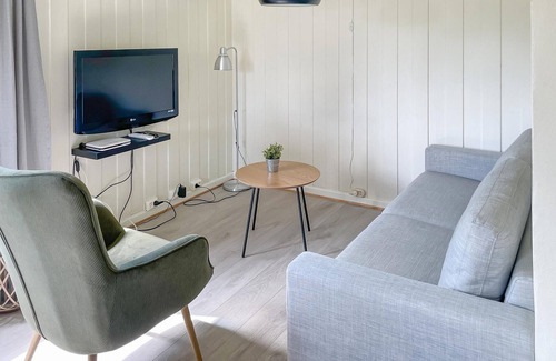Mesnali House | Gorgeous home in Mesnali with WiFi