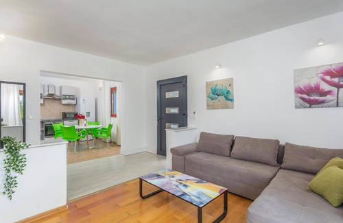 Njivice House | Gorgeous home in Njivice