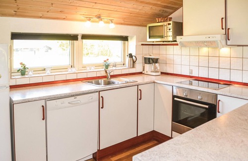 Jegum House | Gorgeous home in Oksbøl with kitchen
