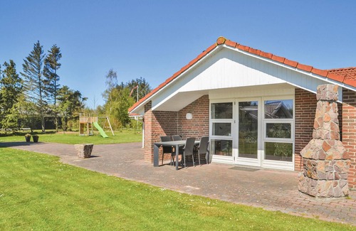 Jegum House | Gorgeous home in Oksbøl with kitchen