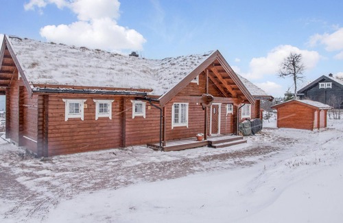 Trysil House | Gorgeous home in østby with kitchen