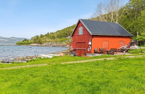 Gjemnes Municipality House | Gorgeous home in øydegard with WiFi