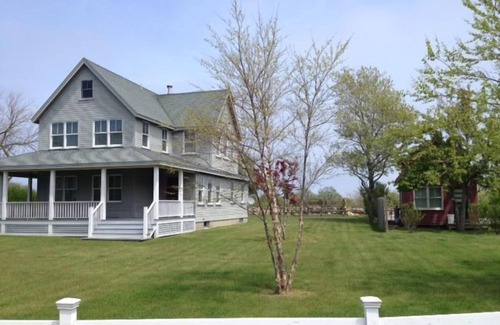Block Island House | Gorgeous home in PRIME LOCATION- close to everything with air conditioning