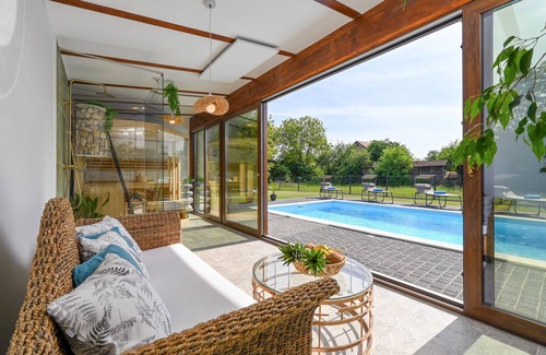 Puscine House | Gorgeous home in Puscine with sauna
