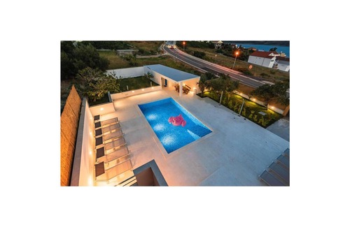 Rtina House | Gorgeous home in Razanac