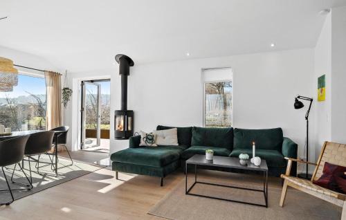 Grønninghoved Strand House | Gorgeous Home In Sjølund With Kitchen