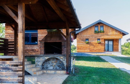 Slunj House | Gorgeous home in Slunj with WiFi