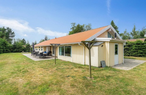 Bøtø By House | Gorgeous home in Væggerløse with sauna