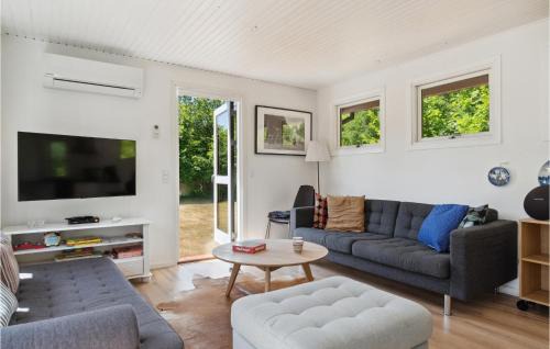 Bøtø By House | Gorgeous Home In Vggerlse With Kitchen