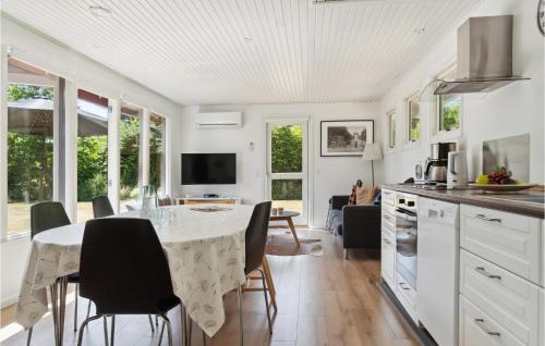 Bøtø By House | Gorgeous Home In Vggerlse With Kitchen