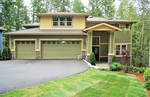Sammamish House | Gorgeous home surrounded by woods near Redmond, family friendly, peaceful!