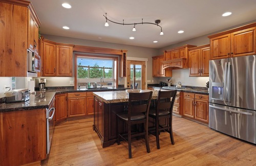 Westbrook Meadows House | Gorgeous! Hot Tub, Mountain Views, Road to Mt Bachelor!