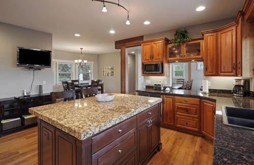 Westbrook Meadows House | Gorgeous! Hot Tub, Mountain Views, Road to Mt Bachelor!