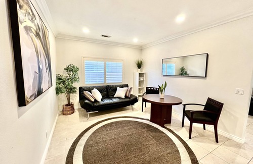 Garden Grove House | Gorgeous House near Disney!