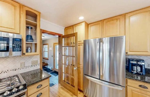Mount Holly House | Gorgeous house w/hot tub, mountain views, 12 mins to Okemo, game room, sleeps 12