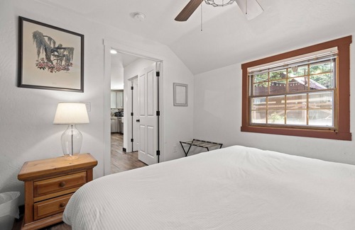 Wishon Cabin | Gorgeous Lakefront Estate in Bass Lake, Just 30 min from Yosemite National Park!