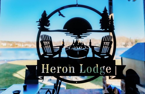 Howell Cottage | Gorgeous lodge for up to 16 with hottub & games room on all-sports Thompson Lake