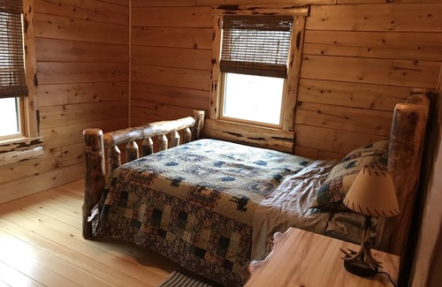 Putnam Cabin | Gorgeous Log Cabin on Lake Thunderbird Illinois