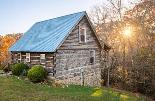 Vesta House | Gorgeous Log Cabin - Wineries, Dan River, Hiking