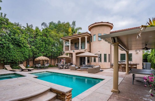 Tarzana Villa | Gorgeous Los Angeles Paradise Escape