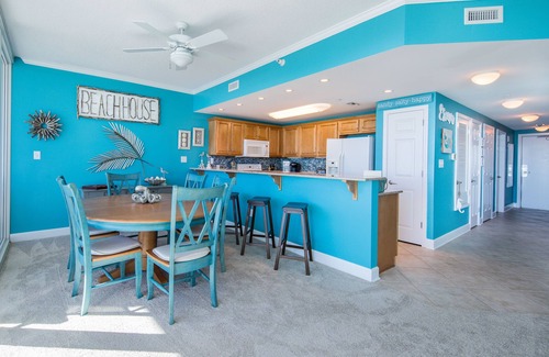 Gulf Shores Condo | GORGEOUS LUXURY CONDO, 30 FOOT WALL OF GLASS! SPECTACULAR VIEWS. Fully equipped