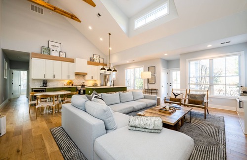 Union Pier House | Gorgeous Modern Cottage With Private Pool and Indoor/Outdoor Living!
