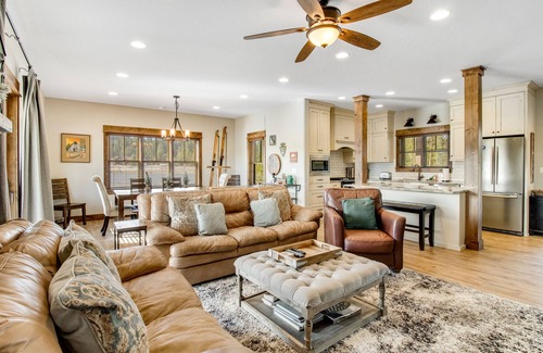 McCall House | Gorgeous mountain home with waterview, fireplace, washer/dryer, WiFi, & Netflix