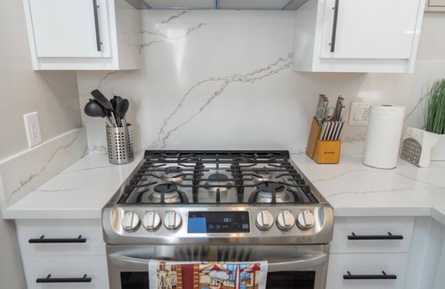 North Hollywood House | GORGEOUS NEW 3BR HOME w/ROOFTOP DECK & PARTIAL OUTDOOR KITCHEN BUILT 2022 p57