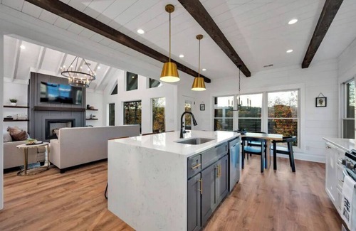 Crane Hill House | ~Gorgeous New Home~Smith Lake~Waterfront!4BR!Private Dock! Winter Specials!
