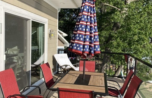 Sister Lakes House | Gorgeous New Home - 4,500sq -ft7 Bed Rm-5Bath 2 Fireplace -3 65” TV’s large Bar