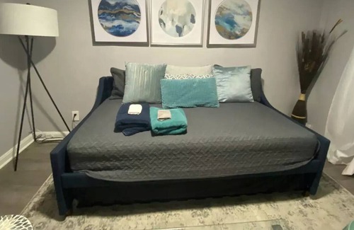 Gladeview House | Gorgeous newly remodeled 5 Bedroom home - sleeps12