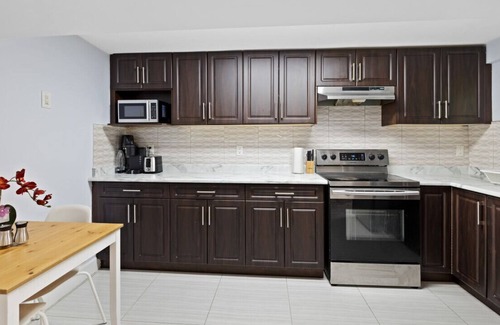 Newton Condo | Gorgeous Newly Renovated 2 Bedroom suite!