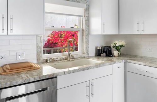 Pacific Palisades Condo | Gorgeous Ocean Views - Santa Monica Adjacent - 2BR