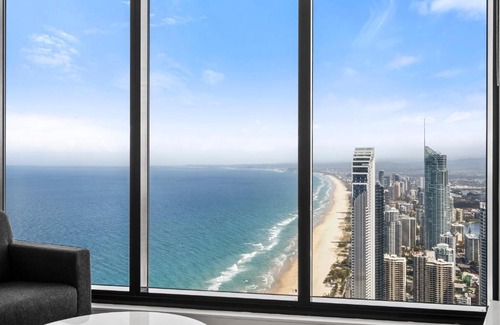 Surfers Paradise Apartment | Gorgeous Oceanview 2B2B beachfront apartment in Surfers