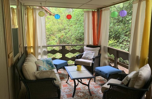 Burley House | Gorgeous open concept. King, queen and bunks. Kayaks, games, videos. Family fun!