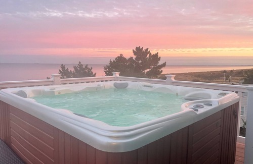Milford House | Gorgeous pano views, Beach Front Access and hot tub! Your peaceful escape!
